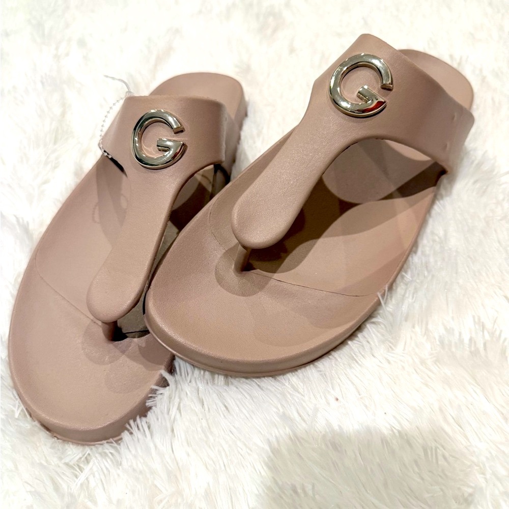 GBG Los Angeles (by GUESS)
Size: Women’s 11